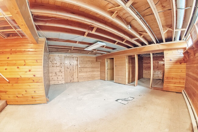 Building Photo - 9343 Shady Ln