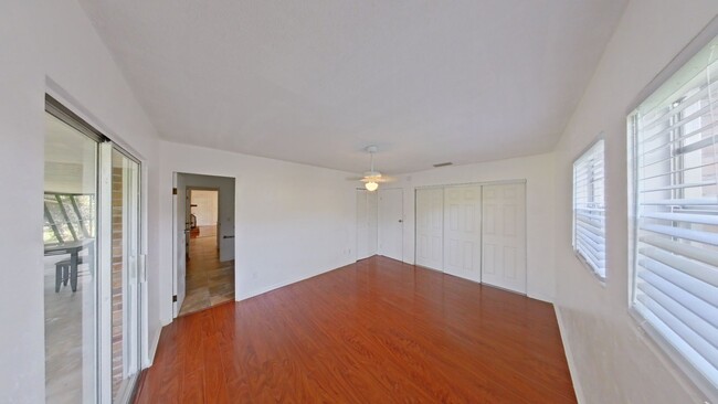 Building Photo - 3/2 in Casselberry with Awesome Lot and La...