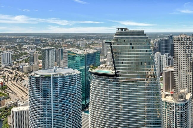 Building Photo - 300 Biscayne Blvd Way