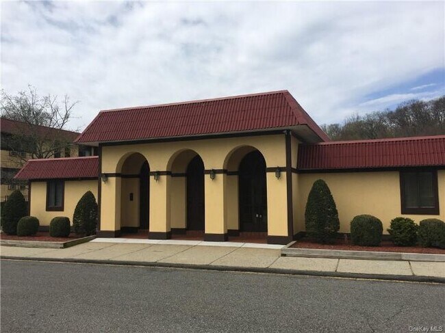 Building Photo - 2 Granada Crescent