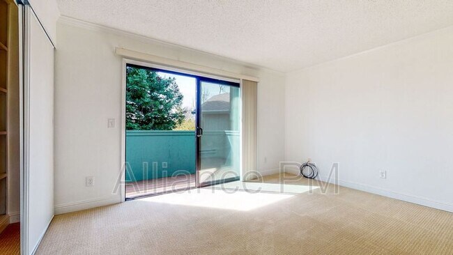 Building Photo - 221 College View Dr