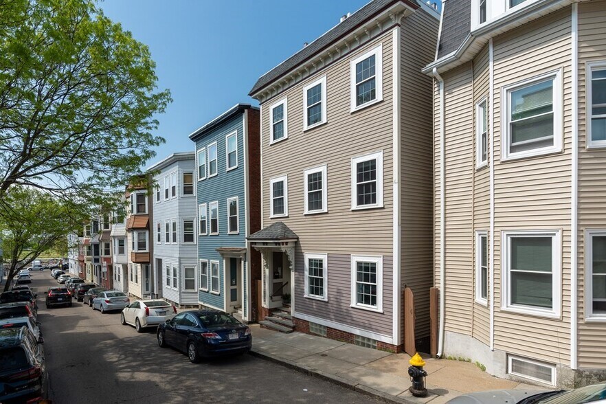Building Photo - 55 Gates St