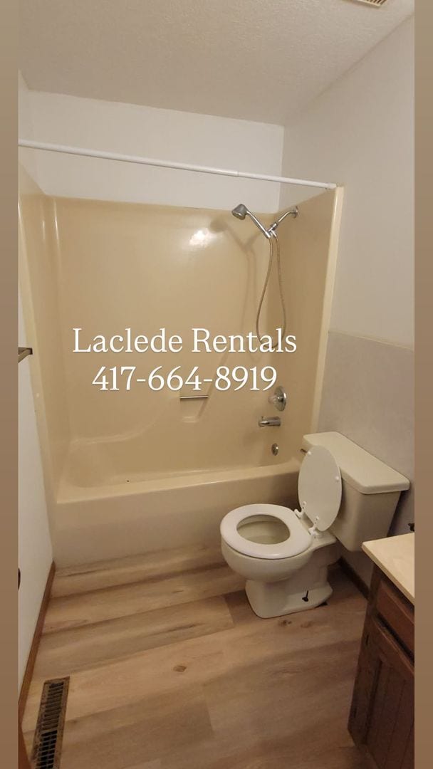 Building Photo - 2 bed 1 bath apt for rent