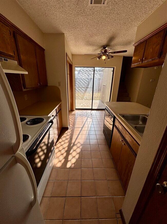 Building Photo - 901 NE Tortoise Dr