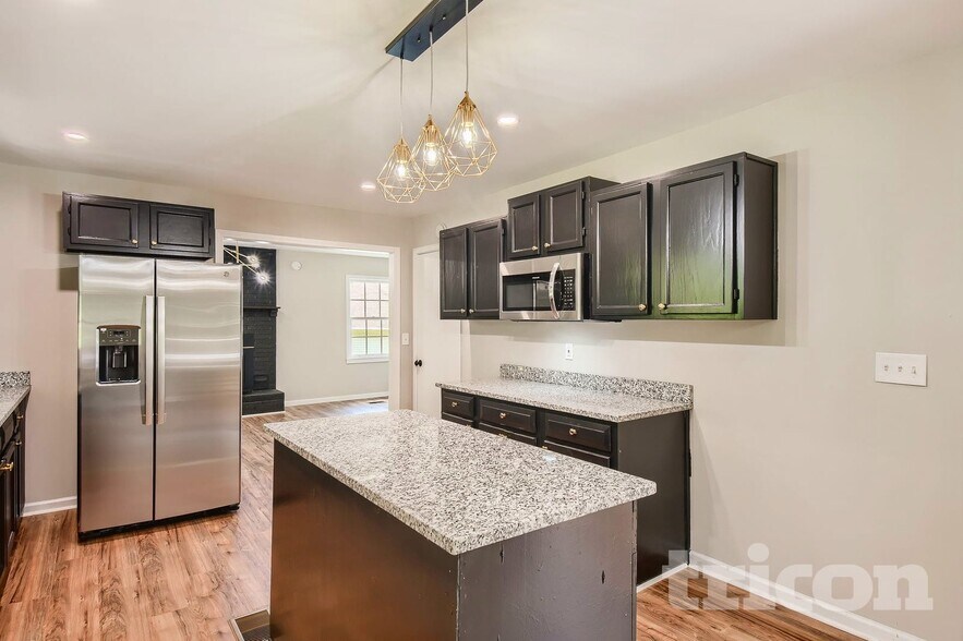 Building Photo - 535 Circle Dr