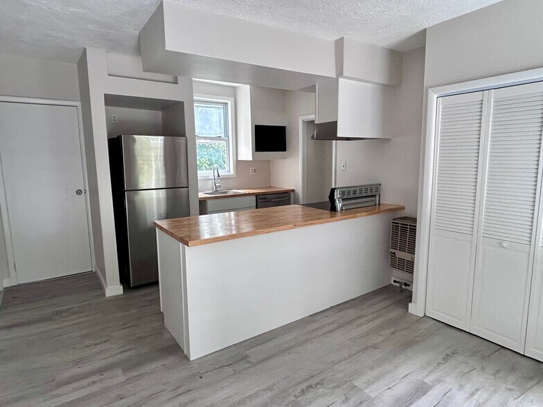 Kitchen - 140 Spring St