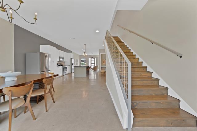 Building Photo - 4633 Calmont Ave