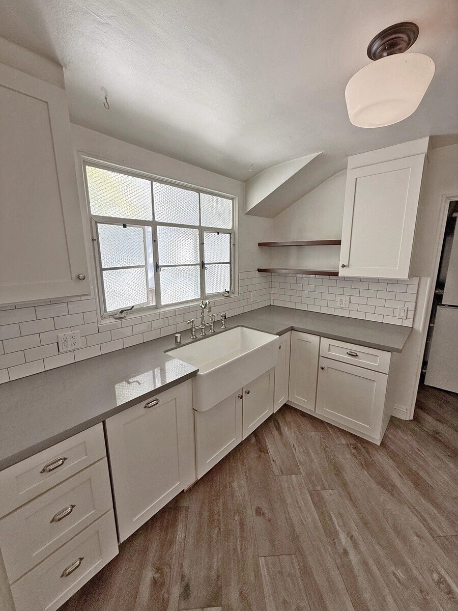 Building Photo - 1221 N Sweetzer Ave