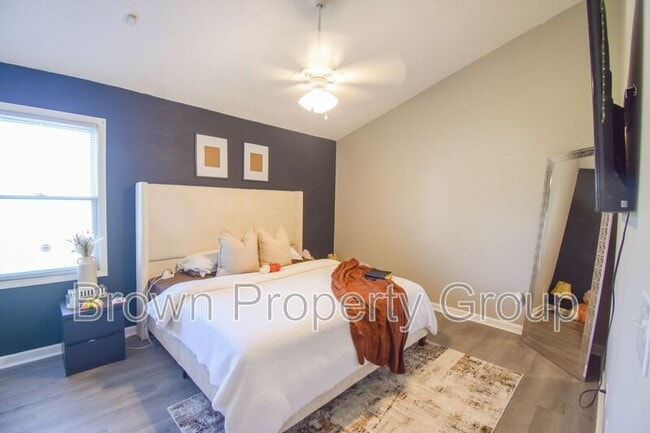 Building Photo - 5598 Windy Knoll Pl