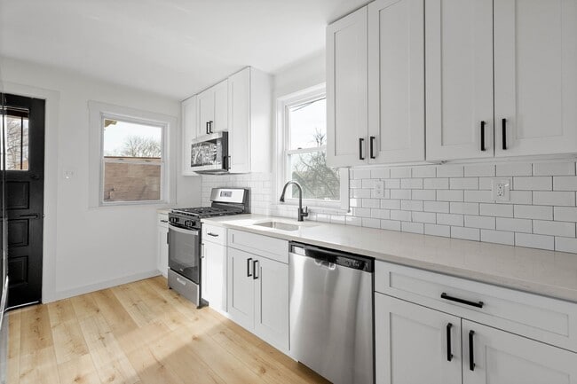 Building Photo - Start the New Year in a new home! This FULLY RENOVATED 3-bedroom in Penn Hills is ready and waiti...