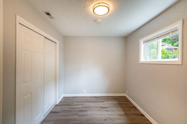 Building Photo - VPM2949D-3