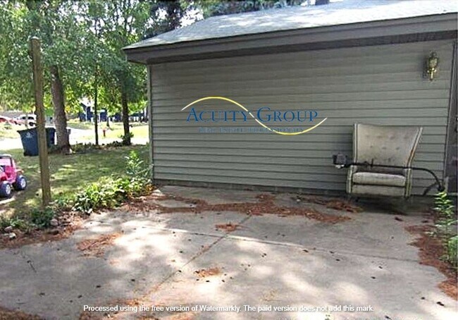 Building Photo - 4 Bedroom, 2,5 bath Duplex