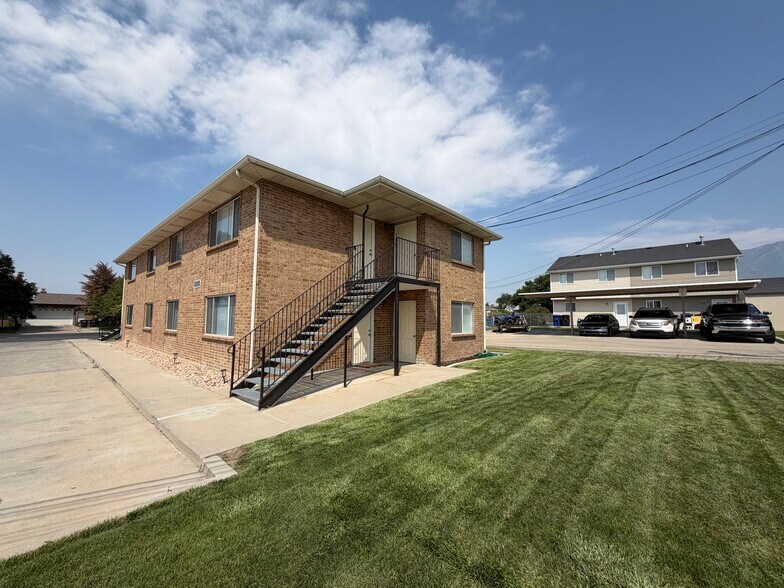 Building Photo - 866 E 500 N