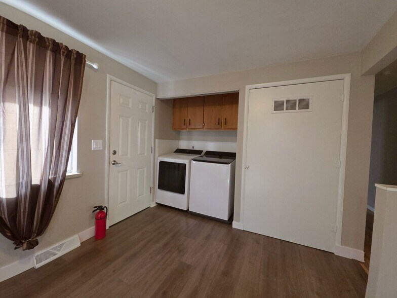 Laundry - 209 S Hooker St