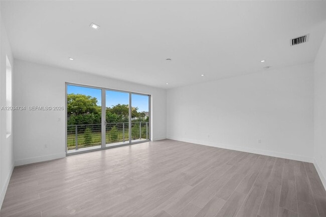 Building Photo - 16710 Botaniko Dr N