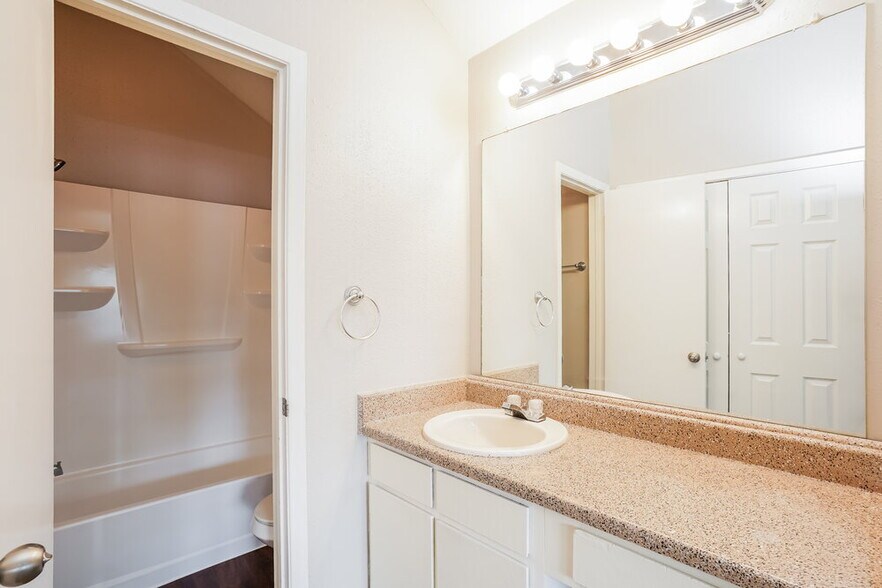 Building Photo - 5907 Beaconridge Dr
