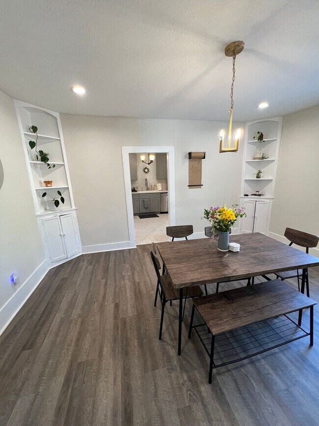 Building Photo - 615 Parkview Ave