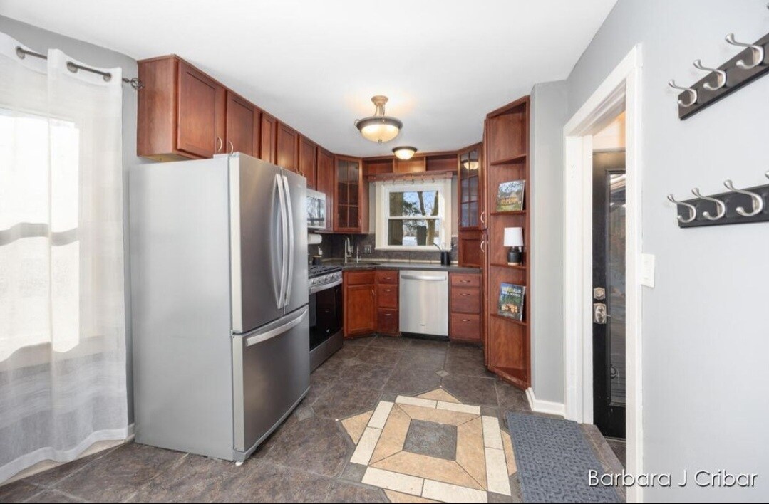 Building Photo - 133 Casey Ct SE