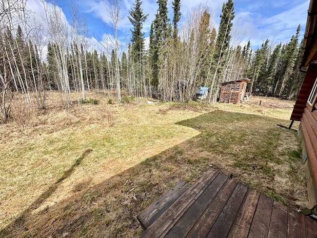 Building Photo - CHARMING LOG HOME!