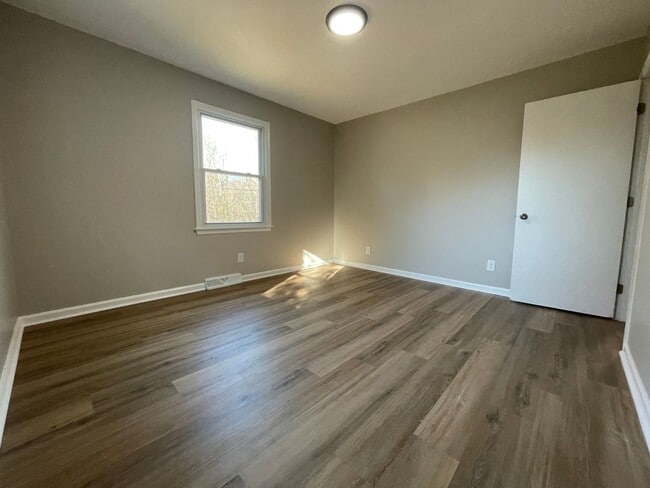 Building Photo - Remodeled Rancher Style Home