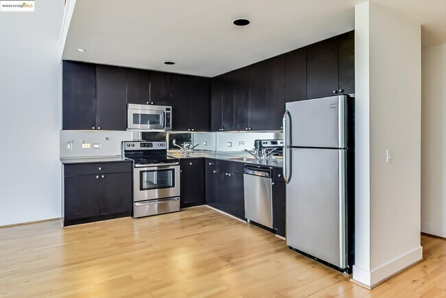 Building Photo - 311 Oak St