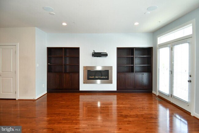 Building Photo - 409 Hydrangea Place