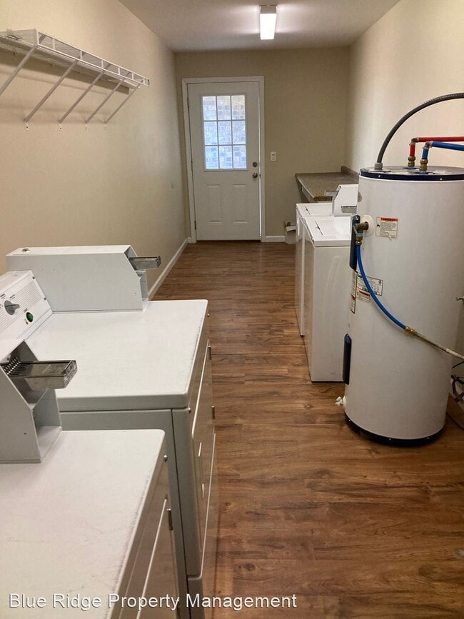 Building Photo - 2 br, 1.5 bath House - 730 Sir Echo Drive ...