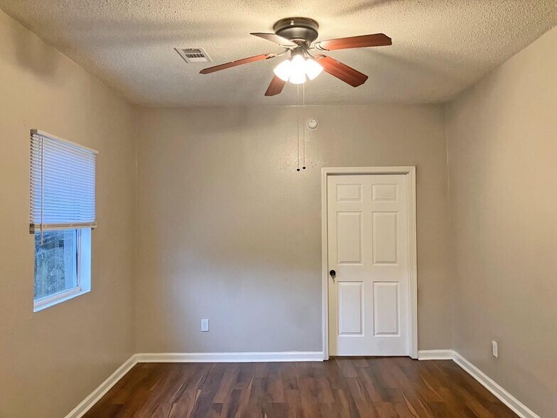 Building Photo - 2562 N Galvez St