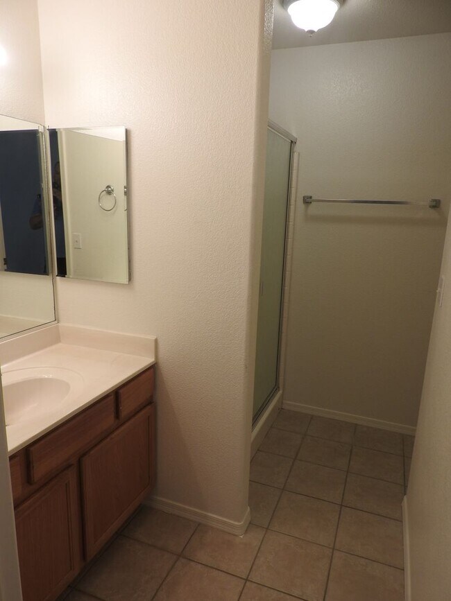 Building Photo - K-1022