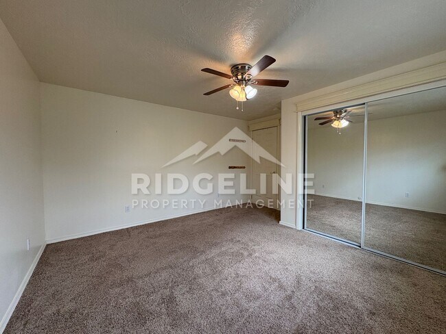 Building Photo - 2 Bed Home on .96 Acres!