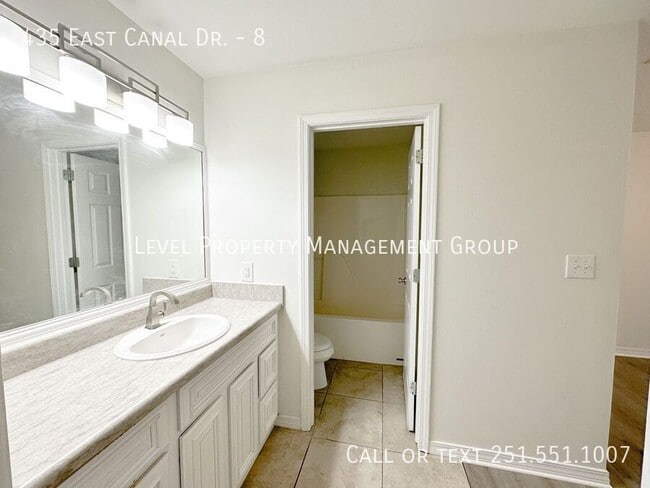 Building Photo - 435 E Canal Dr