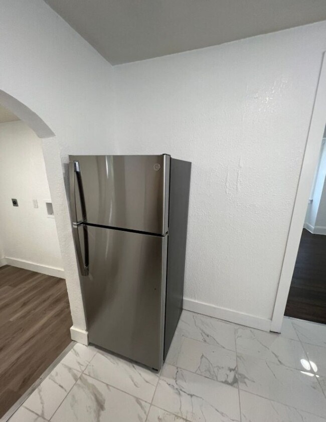 Building Photo - Spacious 5 Bed, 2.5 Bath in the heart of K...