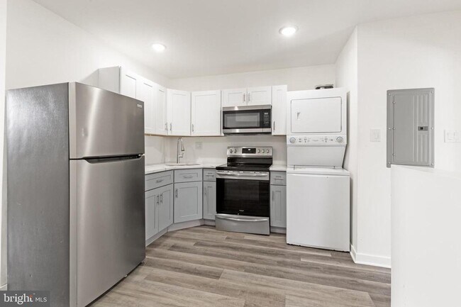 Primary Photo - 2550 Kensington Ave