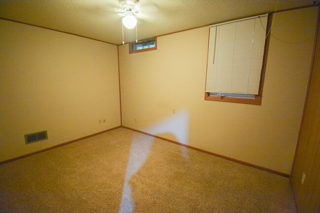 Building Photo - 4 Bed, 2 Bath Home for Rent – Great Locati...