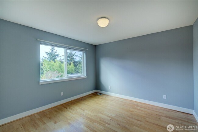 Building Photo - 9425 110th Pl NE