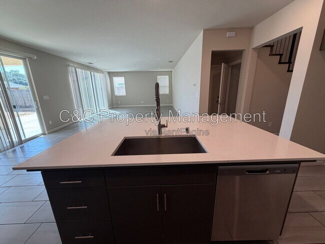 Building Photo - 3335 Las Rosas Ave