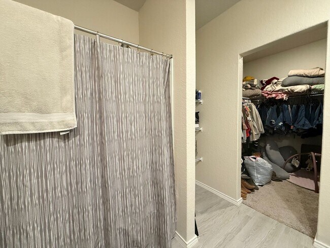 Building Photo - Beautiful 3 bedroom single story home in St Hedwig