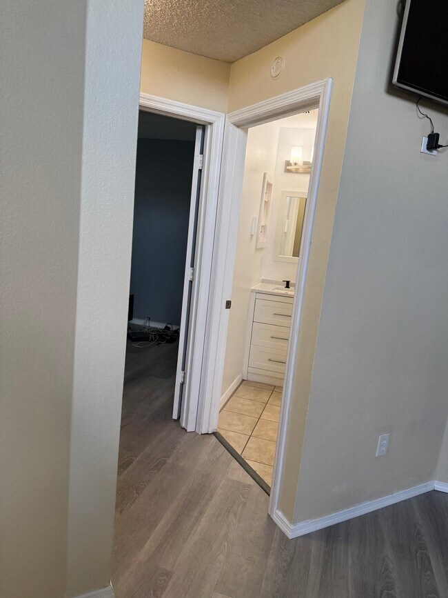 Building Photo - 2656 Newbolt Dr
