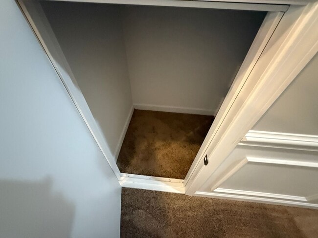 Building Photo - Modern Townhome in Steele Creek – Walkable to Shops, Parks & Dining!