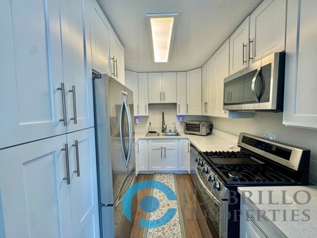 Building Photo - Beautifully Renovated 4BD/2BA Home in Central San Diego with Private Yard & Attached Car Garage!