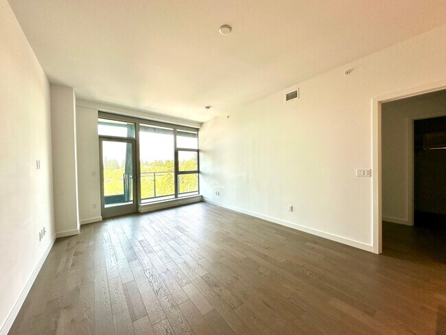 Building Photo - 1Bd/1.5Ba Bellevue Condo