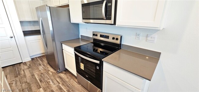 Building Photo - 915 Violet Heron St