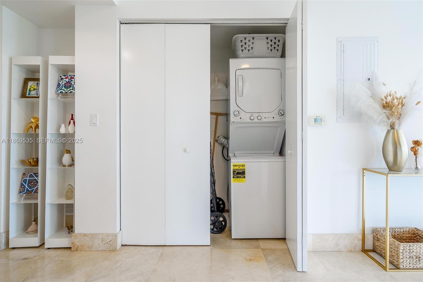 Building Photo - 350 S Miami Ave