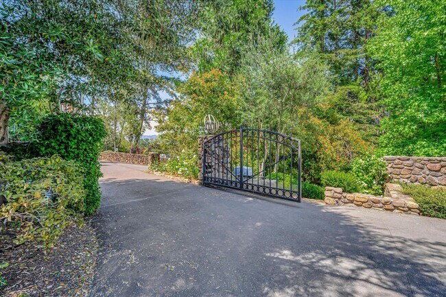 Building Photo - Welcome to Your Luxurious Napa Valley Retr...