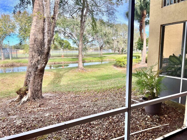 Building Photo - 1133 Coral Club Dr