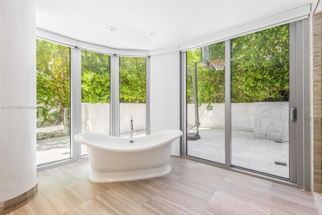 Building Photo - 1 Collins Ave