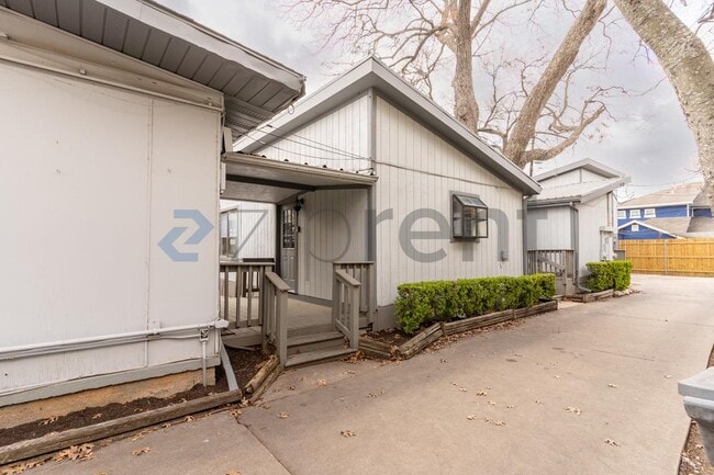 Building Photo - 703 Nelray Blvd