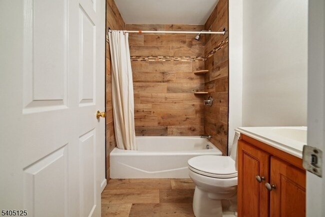 Building Photo - 17 Grove St