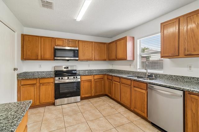 Building Photo - 2217 Bradford Pear Dr