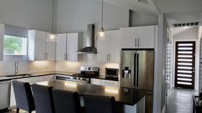 Building Photo - 1131 Mason Ave